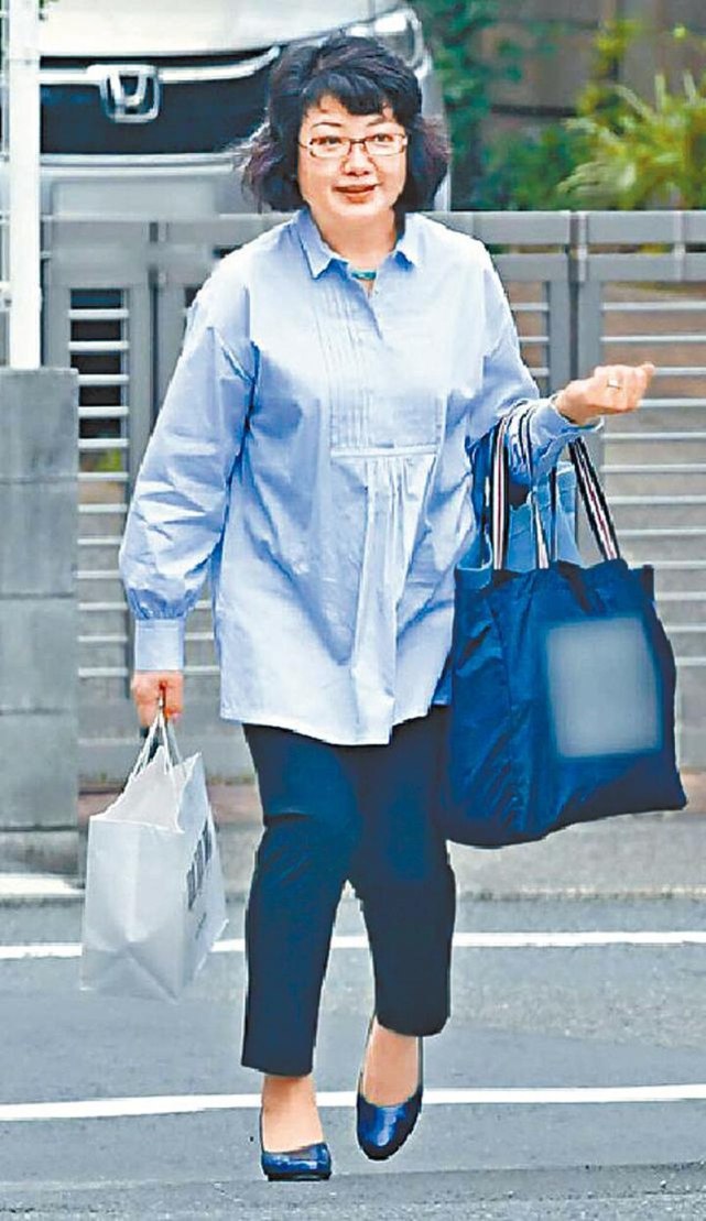 62歲山口百惠近照曝光！首度「與兒媳婦同框」滿面笑容優雅依舊　21歲當紅「為愛隱退當人婦」仍是贏家