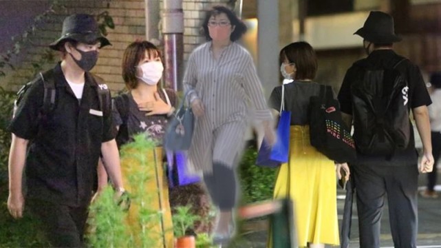 62歲山口百惠近照曝光！首度「與兒媳婦同框」滿面笑容優雅依舊　21歲當紅「為愛隱退當人婦」仍是贏家