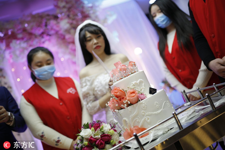 不需要新郎！21歲絕症女「夢想穿婚紗」志願者暖心幫圓夢　轉身簽「遺體捐獻書」把愛留人間