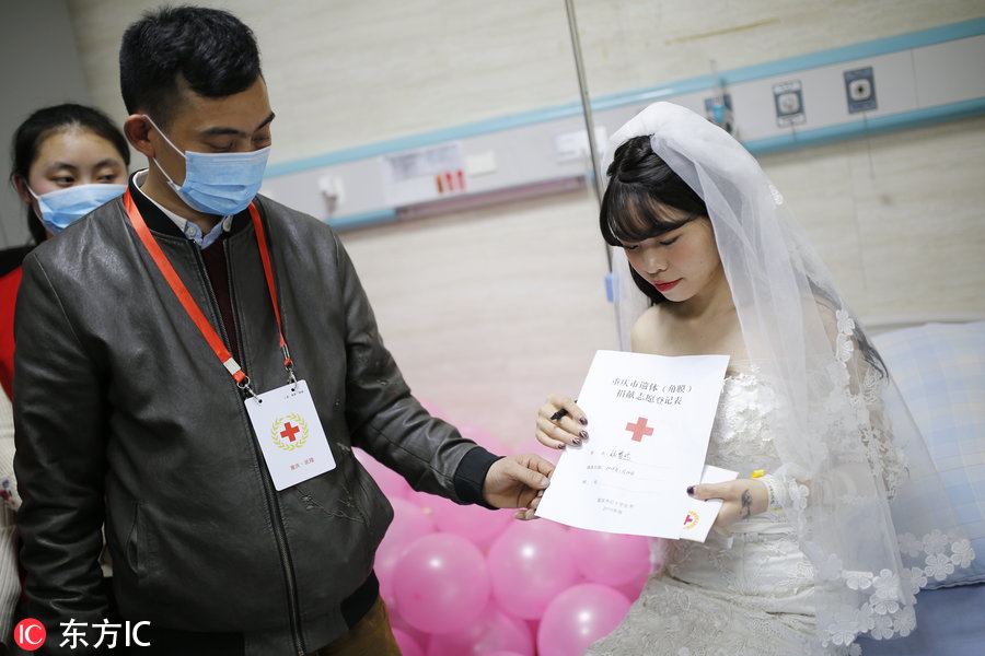 不需要新郎！21歲絕症女「夢想穿婚紗」志願者暖心幫圓夢　轉身簽「遺體捐獻書」把愛留人間