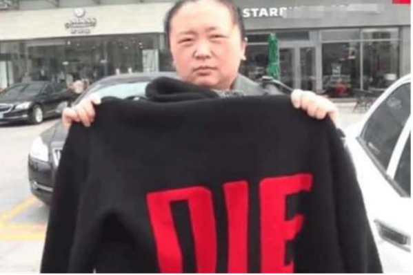 不懂中文！外國帥哥手臂上「紋繁體字」創意十足　興奮PO照「超扯內容」網笑歪：被騙了啦