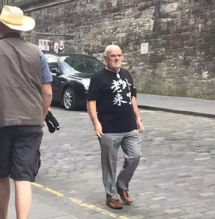 不懂中文！外國帥哥手臂上「紋繁體字」創意十足　興奮PO照「超扯內容」網笑歪：被騙了啦