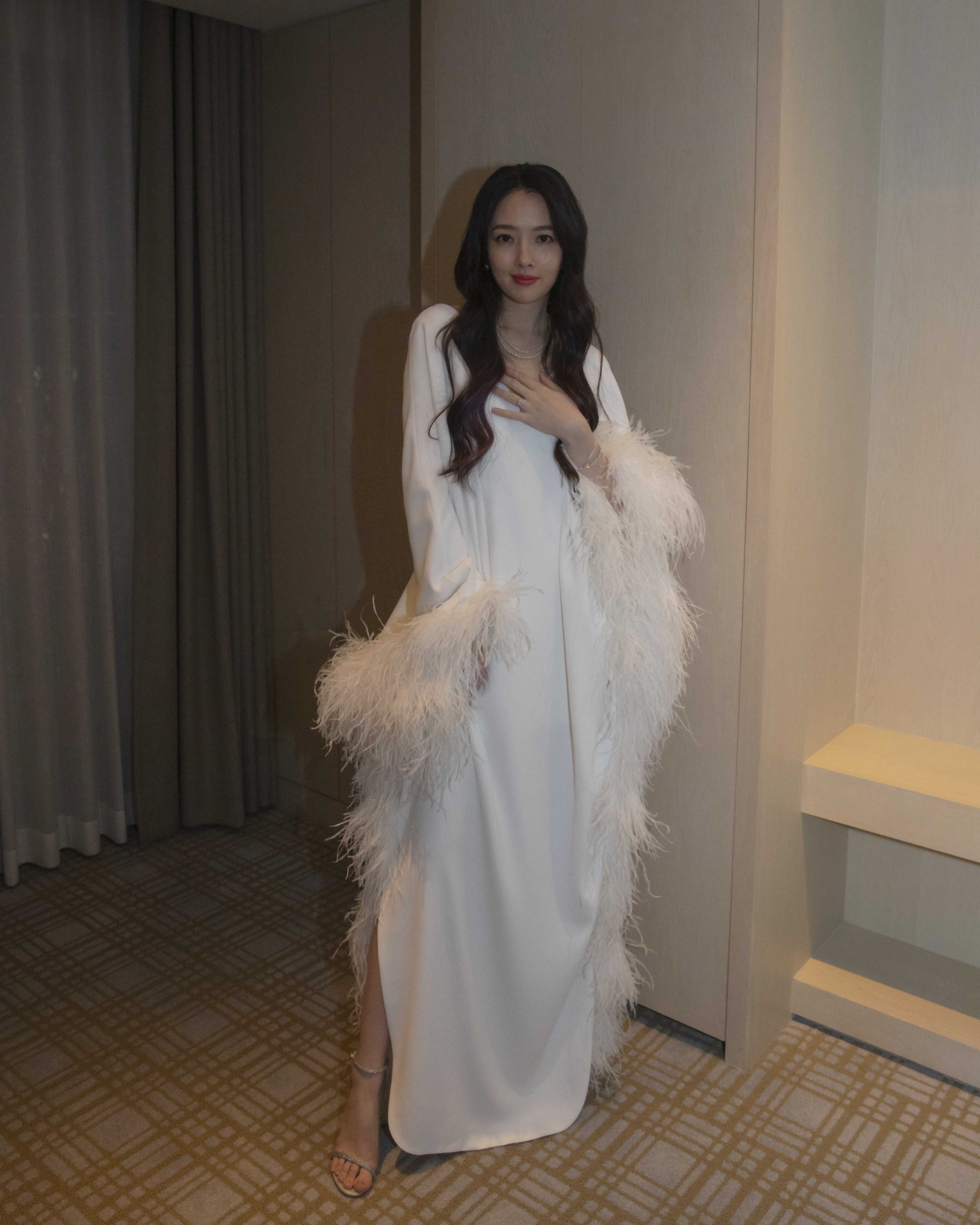 向佐郭碧婷女兒百日宴！向太全程抱孫女不撒手「小奶皇正臉」肉嘟嘟超可愛　曝料兒子兒媳「已在台北領證」