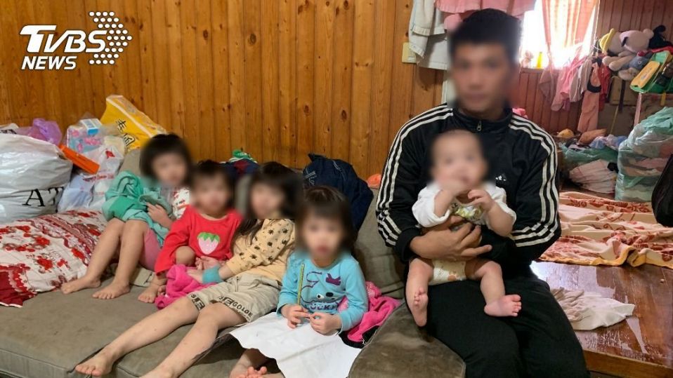 沒錢連生5子挨轟！台中5寶爸「鬆口月底前結紮」放鳥2次現身回應　努力上工「養家承諾曝光」坦承壓力大