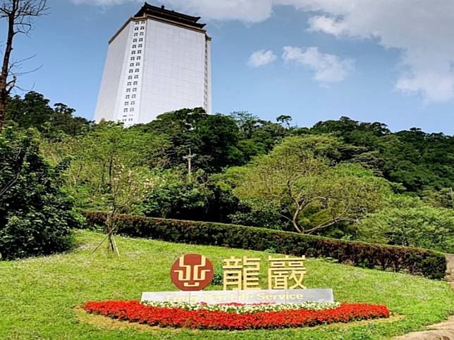 龍巖總裁急退位！知情人曝「差點被閻王抓走」：狀況很棘手　女兒出面「掌管事業大權」他嘆：毫無經驗