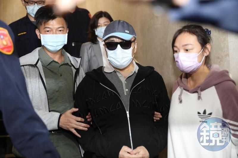 龍巖總裁急退位！知情人曝「差點被閻王抓走」：狀況很棘手　女兒出面「掌管事業大權」他嘆：毫無經驗