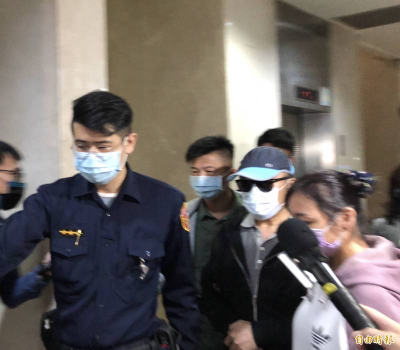 龍巖總裁急退位！知情人曝「差點被閻王抓走」：狀況很棘手　女兒出面「掌管事業大權」他嘆：毫無經驗
