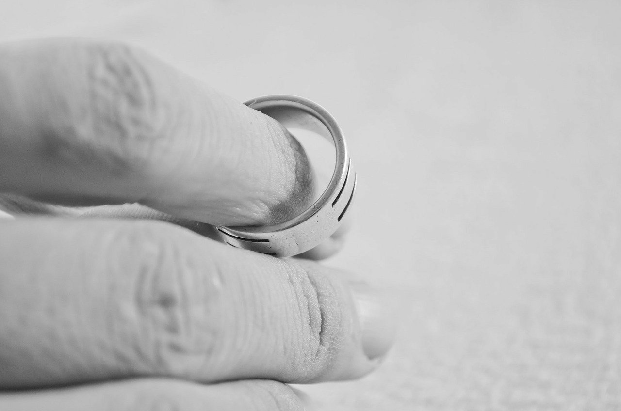 把自己擺最後！「為家庭付出半輩子」卻換來丈夫外遇　心碎離婚「重新檢視自己」：46歲幸福再婚