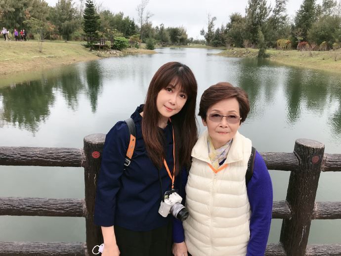 生日只跟母親過！孟庭葦笑揭「51歲慶生重頭戲」藏滿滿孝心　「最新近照曝光」網愣：嘴巴怪怪的