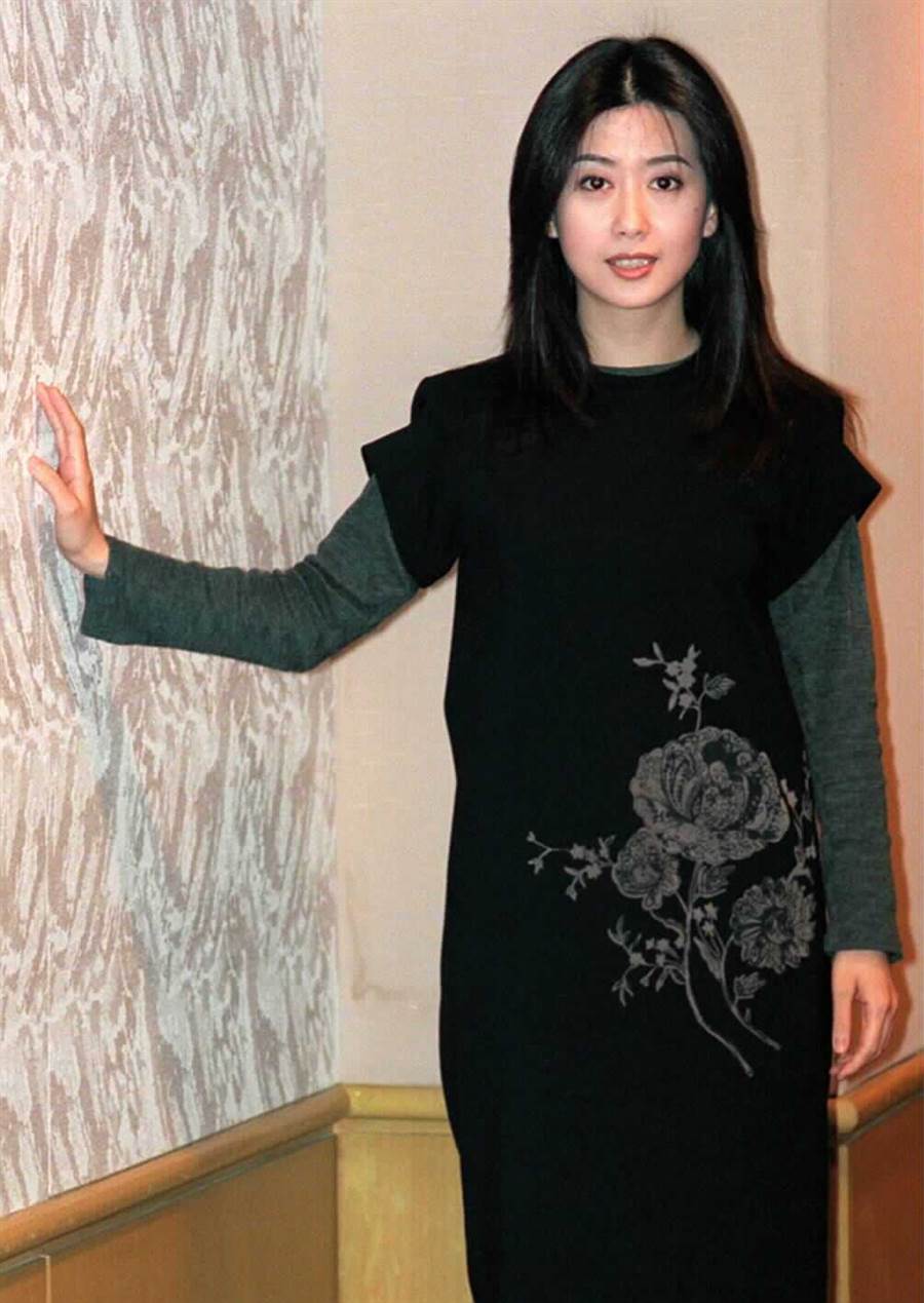 生日只跟母親過！孟庭葦笑揭「51歲慶生重頭戲」藏滿滿孝心　「最新近照曝光」網愣：嘴巴怪怪的