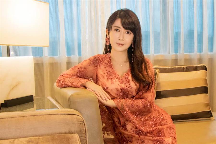 生日只跟母親過！孟庭葦笑揭「51歲慶生重頭戲」藏滿滿孝心　「最新近照曝光」網愣：嘴巴怪怪的