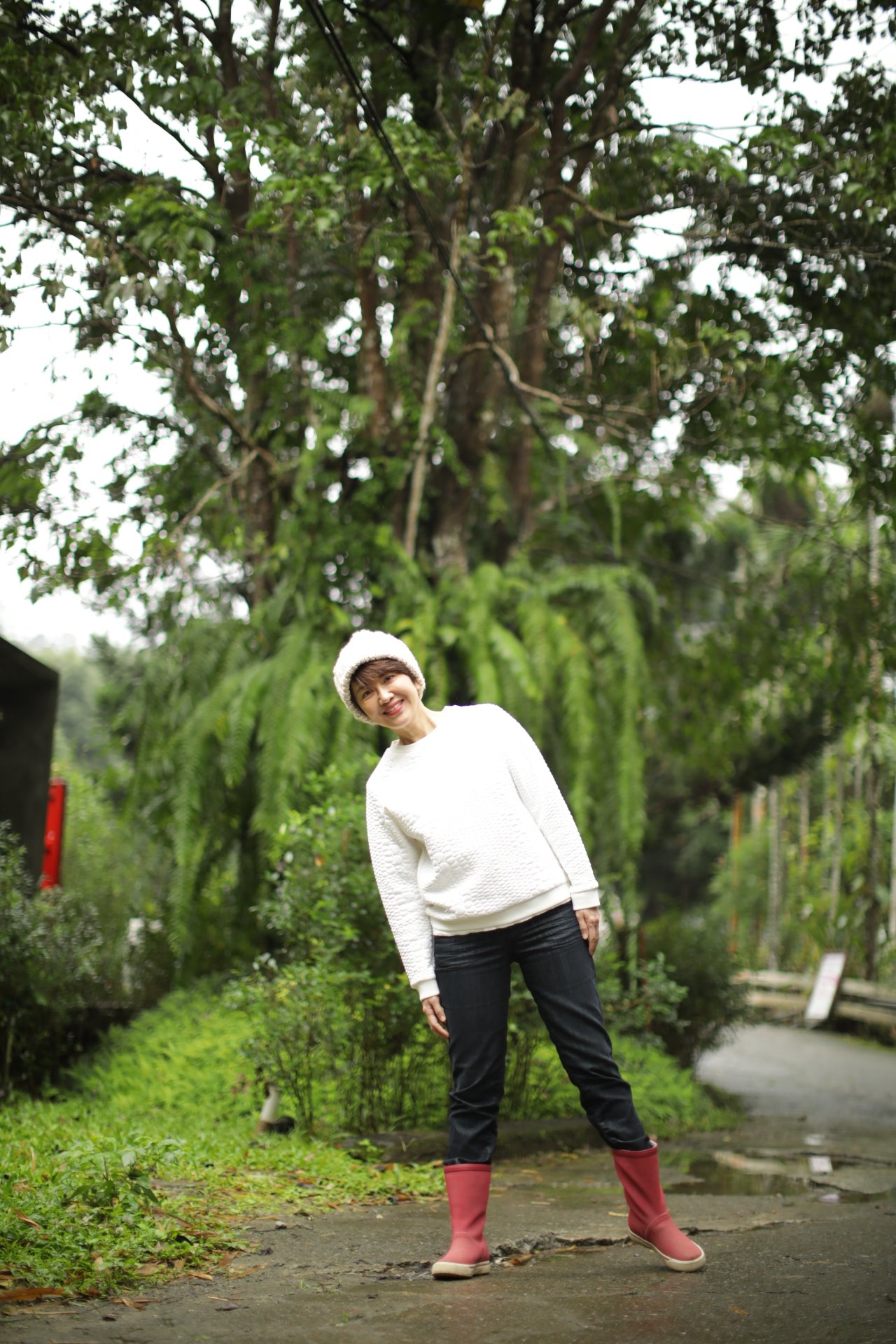 嚮往田園！阿嬌砸千萬「買90坪山中別墅」邀爸媽同住　走進廚房「中西合璧超亮眼」無敵露臺可種菜