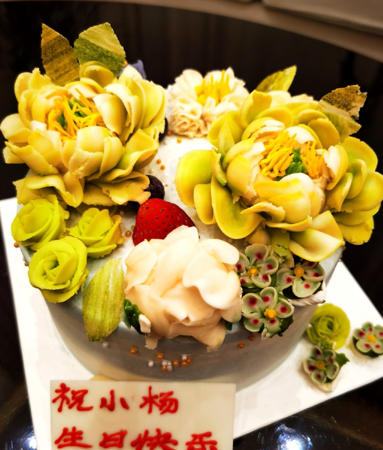 相伴13年親如家人！趙文卓全家「為保姆慶生」送奢華大禮出手超闊綽　「三子女合照」盡顯好家教