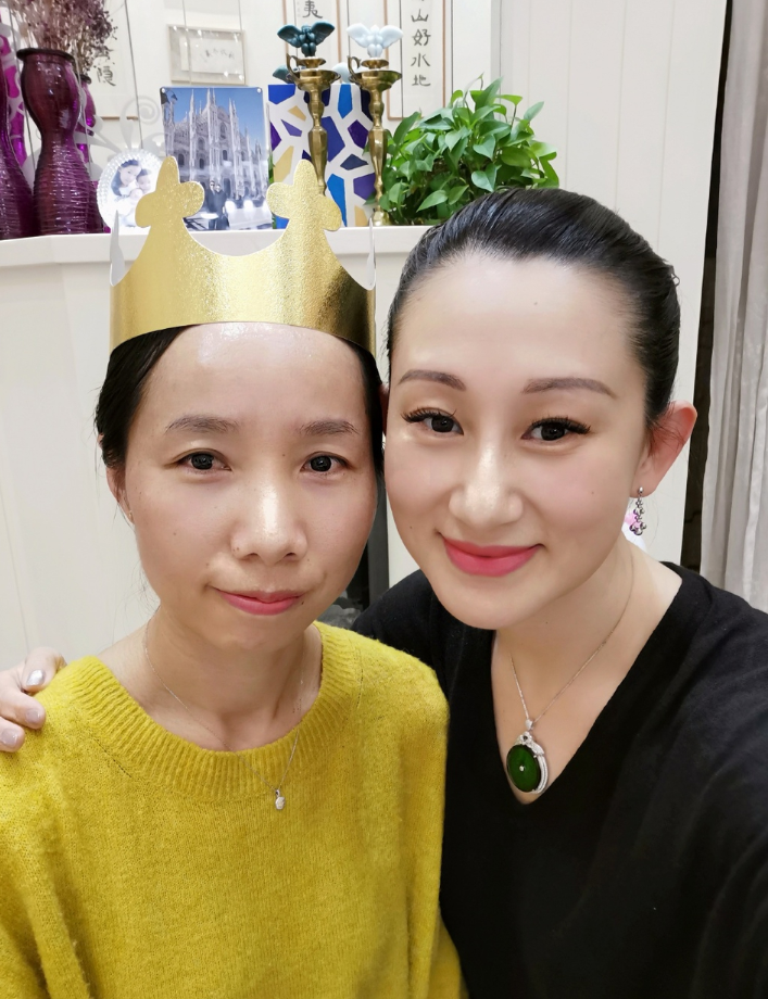 相伴13年親如家人！趙文卓全家「為保姆慶生」送奢華大禮出手超闊綽　「三子女合照」盡顯好家教