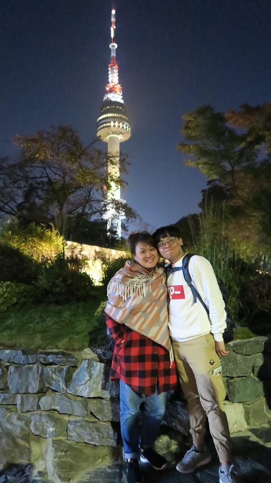 不捨員工受苦！《食尚玩家》阿松咬牙「空燒包子店800萬租金」承諾不收店　坦承「向愛妻周轉硬撐」近況曝光