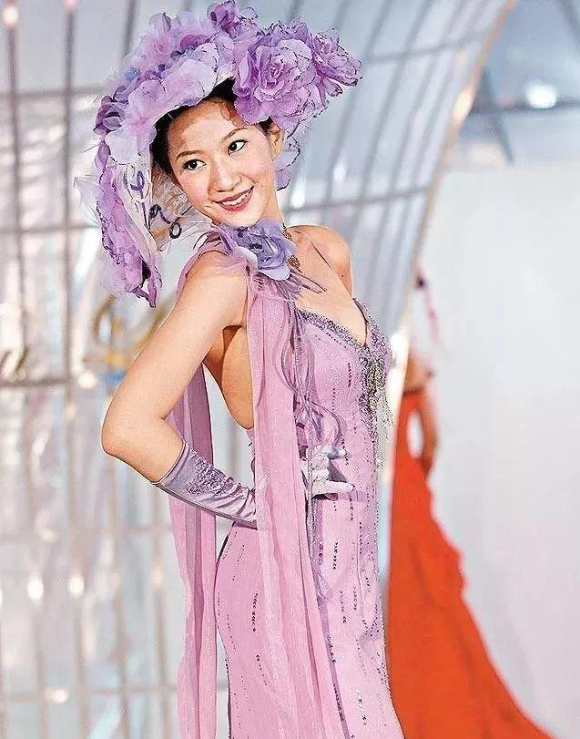 深扒上位史！女兒是假名媛卻嫁真豪門「美貌窮媽媽」嚴格打造兩女兒　姐姐嫁功夫巨星「妹妹入百億豪門」