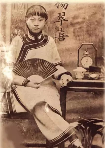 17歲嫁六旬老漢！弘一法師生母「年輕寡婦帶子」受盡磨難　離去後因「小妾不得正門入」被阻止進家門