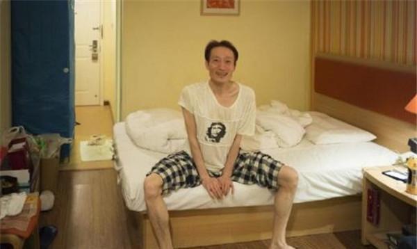 舞蹈巨嬰！他46歲除了跳舞「連衣服都不會洗」　年入百萬卻「無人敢嫁」網友反問：值得嗎？