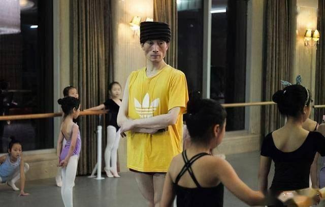舞蹈巨嬰！他46歲除了跳舞「連衣服都不會洗」　年入百萬卻「無人敢嫁」網友反問：值得嗎？