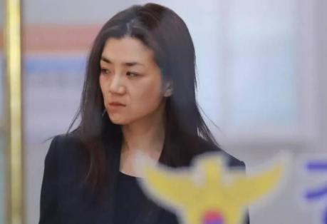 財閥千金成國恥！堅果沒打開「逼空服員下跪道歉」　態度囂張喊：「敢告我？國家都是我們的！」