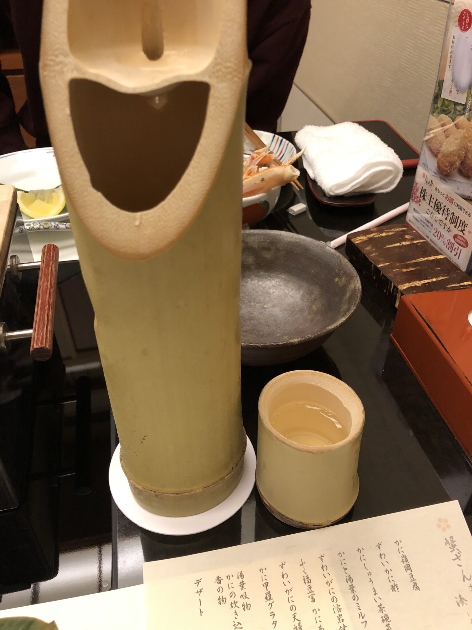 大自然的禮物！砍斷後院竹子「聞到一陣香醇酒味」　竹筒內「盛滿純天然甜酒冰沙」：超罕見現象