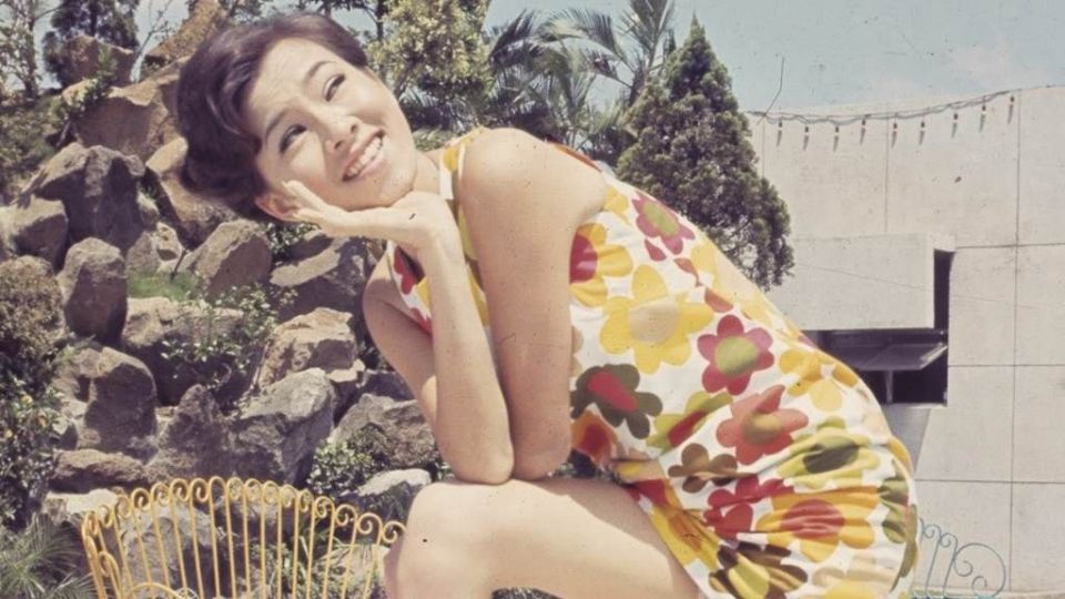 當紅為愛隱退！73歲資深女星「驚覺丈夫搞上男人」心寒離婚　再嫁失婚男「30年感情不變」曝幸福秘方