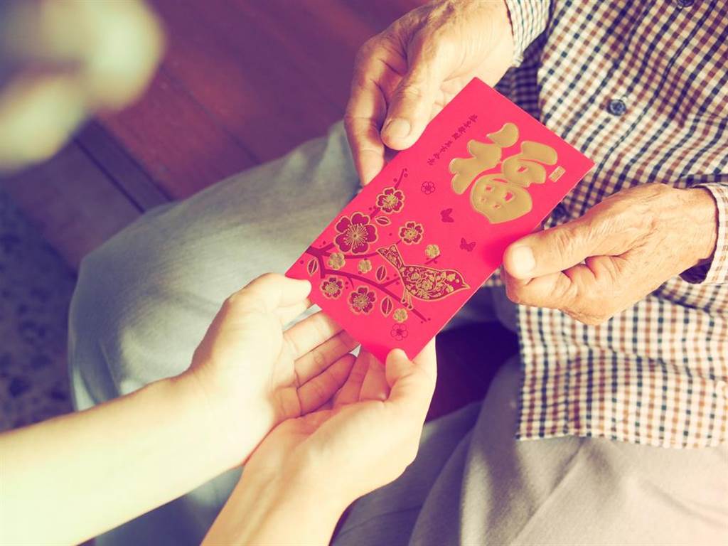 初二回娘家！人夫被要求「包12萬給岳父母」氣到說不出話　新婚妻委屈「我是為你好耶」理由惹網傻眼