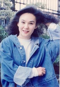 婚姻不被祝福！權威主播昔「堅持娶潘金蓮演員」為愛扛看衰罵名　今牽手40年「靠夫人救命2次」：有妳才幸福