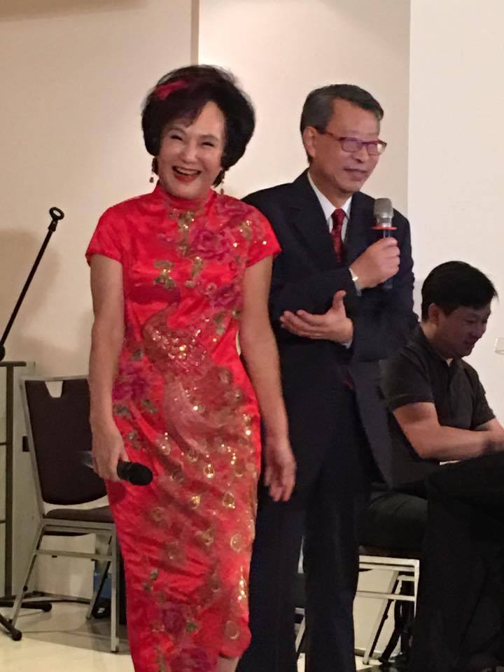 婚姻不被祝福！權威主播昔「堅持娶潘金蓮演員」為愛扛看衰罵名　今牽手40年「靠夫人救命2次」：有妳才幸福