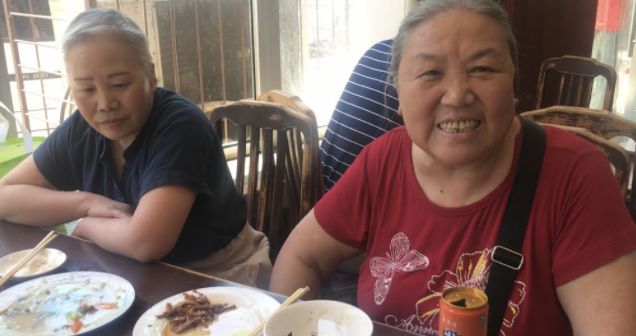 點一桌子菜！女博士帶父母「相親海歸男」打包剩菜　飯後男子「逃之夭夭」留言：賬單你們結