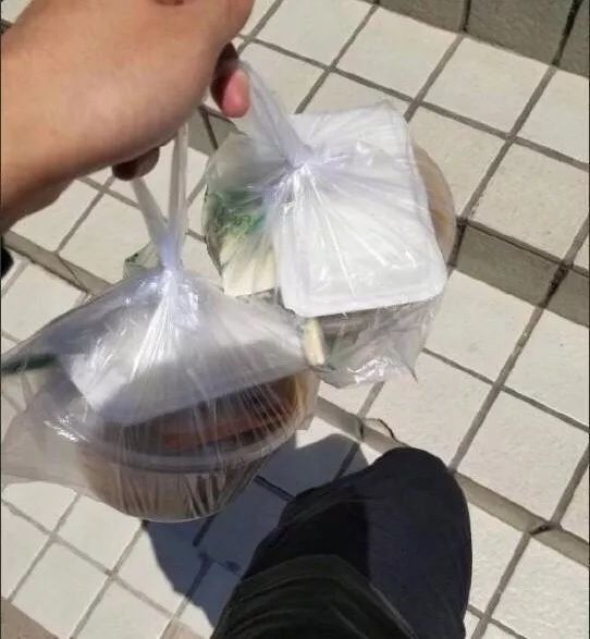 點一桌子菜！女博士帶父母「相親海歸男」打包剩菜　飯後男子「逃之夭夭」留言：賬單你們結