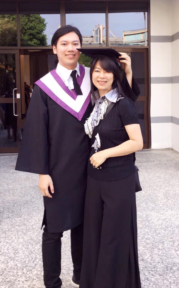 給兒子的成年禮！施孝榮親筆信「揭20年不誇兒原因」藏滿滿父愛　今身份互換「笑談私下相處」：真的長大了