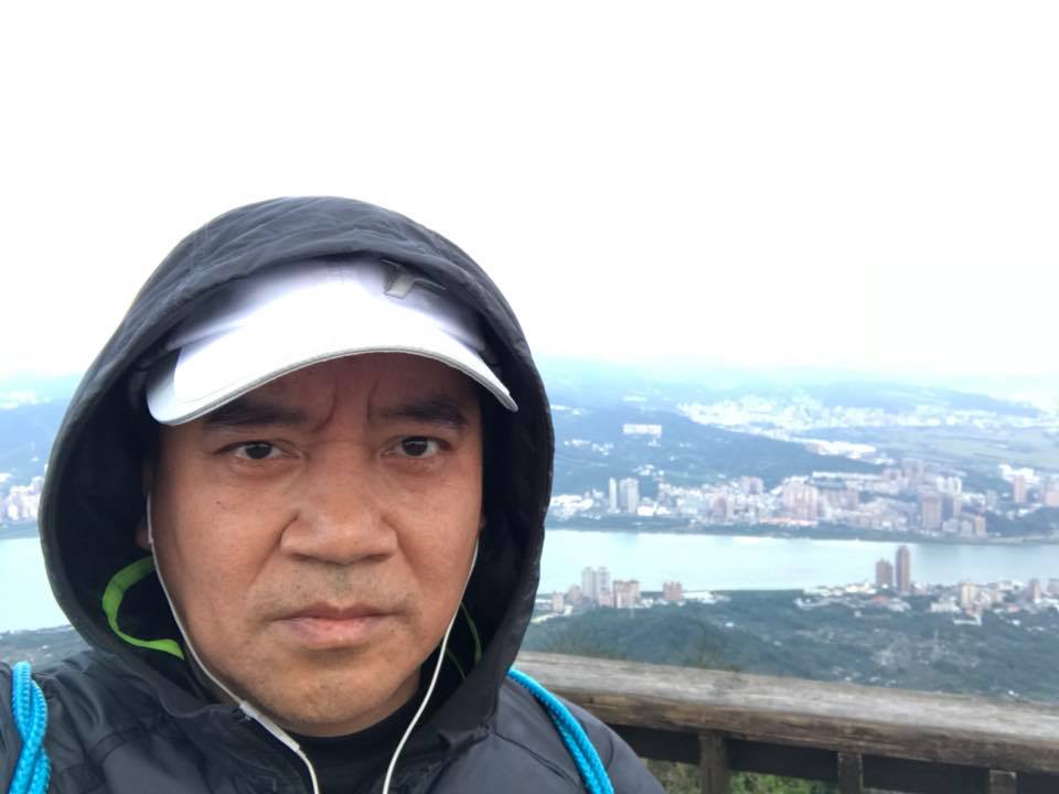 給兒子的成年禮！施孝榮親筆信「揭20年不誇兒原因」藏滿滿父愛　今身份互換「笑談私下相處」：真的長大了