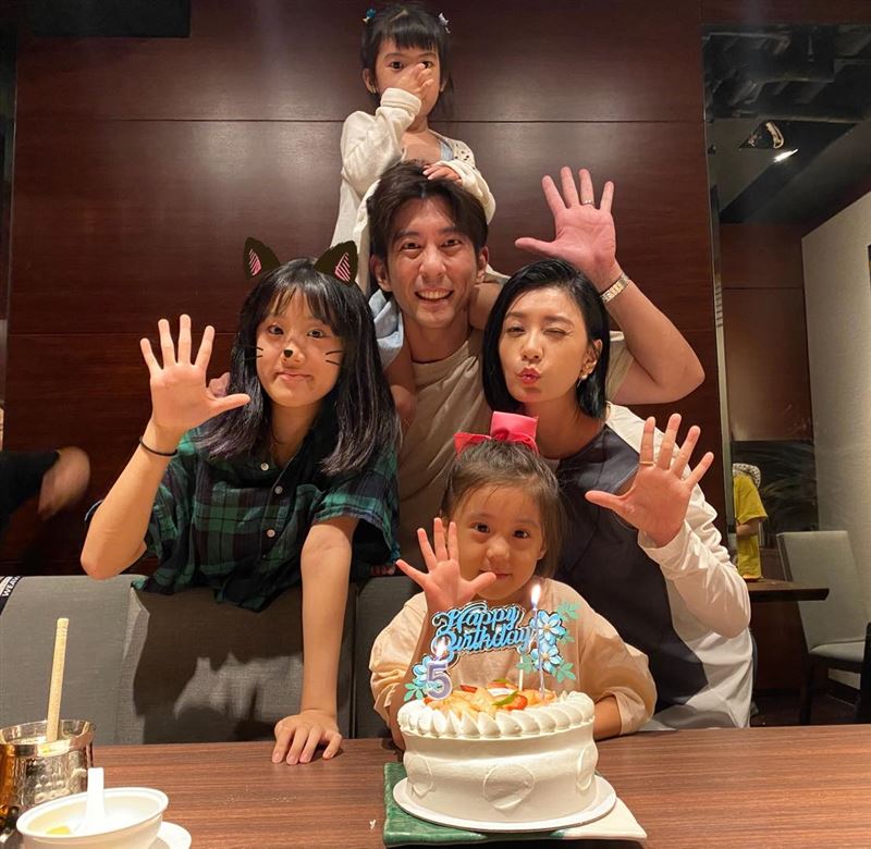 到了5歲才發現！咘咘被檢查出「有先天性缺失」　賈靜雯自責「險錯過黃金時間」：怎麼沒注意到