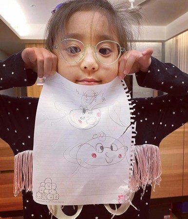 到了5歲才發現！咘咘被檢查出「有先天性缺失」　賈靜雯自責「險錯過黃金時間」：怎麼沒注意到
