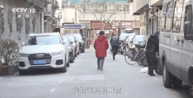 時代最後的迴音！78歲奶奶「堅守公共電話亭27年」月掙90元　只為亡夫的「一個約定」：做到不能動為止