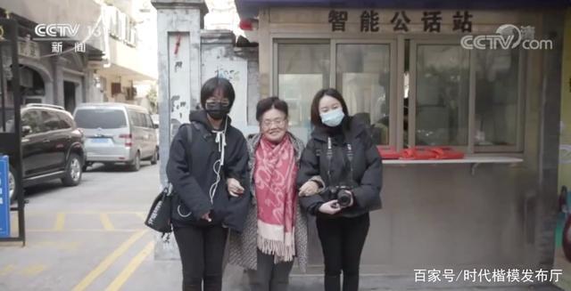 時代最後的迴音！78歲奶奶「堅守公共電話亭27年」月掙90元　只為亡夫的「一個約定」：做到不能動為止