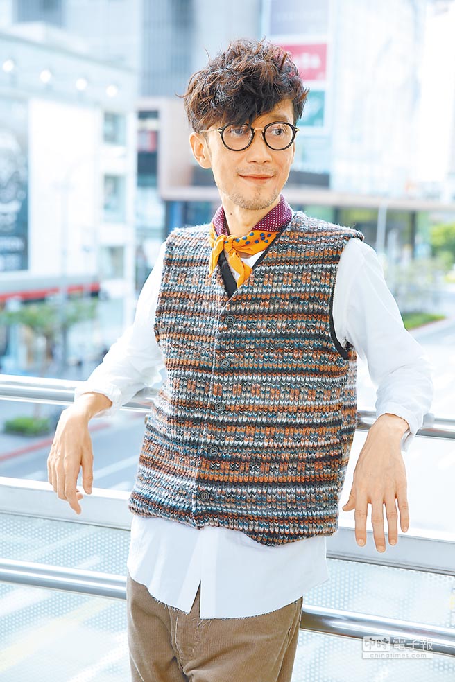 出身豪門卻不幸！周傳雄揭「老爸娶5妻荒唐史」小學起靠姐撫養　事業有成找到生母「反遭冷言嫌棄」：我不理解