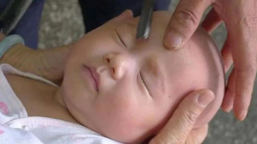 不顧寶媽勸阻！婆婆非要給孫子剃「滿月眉」期望長出好眉形　2個月後全家鬧翻天：孩子最無辜