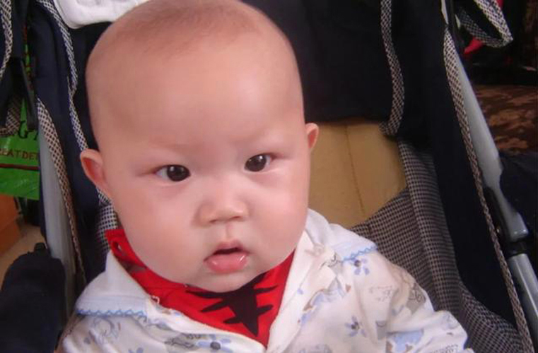 不顧寶媽勸阻！婆婆非要給孫子剃「滿月眉」期望長出好眉形　2個月後全家鬧翻天：孩子最無辜