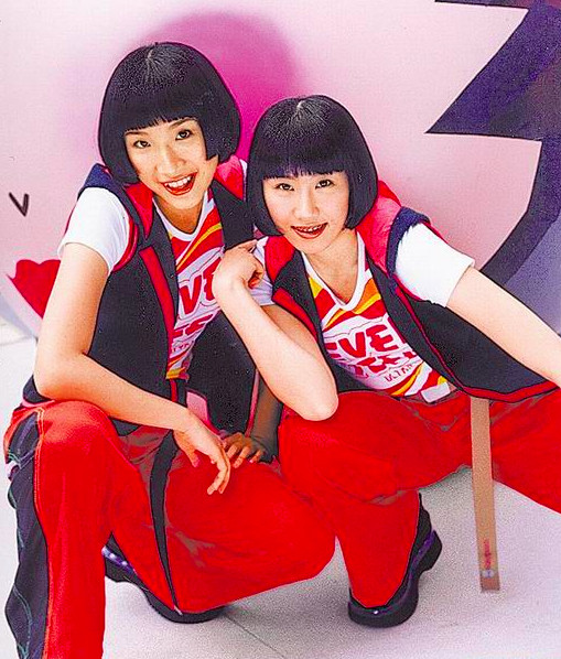 大錯特錯不要來！中國娃娃「當年歌曲《單眼皮女生》」紅遍全台　20年後「前衛妹妹頭 →長髮美女」辣翻