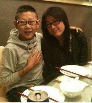 9歲停止發育！38歲男星「身高不到160公分」　與妻合照「被誤認成母子」現況大逆襲