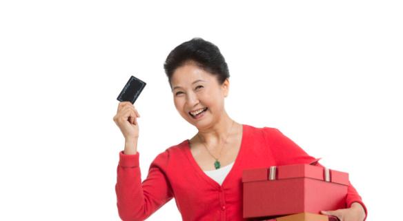 為家庭付出一生「退休後終於能好好打扮」卻被酸言酸語　60歲阿姨感慨「不合群讓我更幸福」不再與人往來