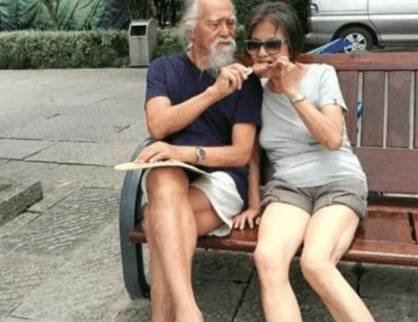 一家人都是「凍齡精」！84歲老翁健身變帥氣型男　妻子大長腿「52歲女兒更狂」：說20歲我都信