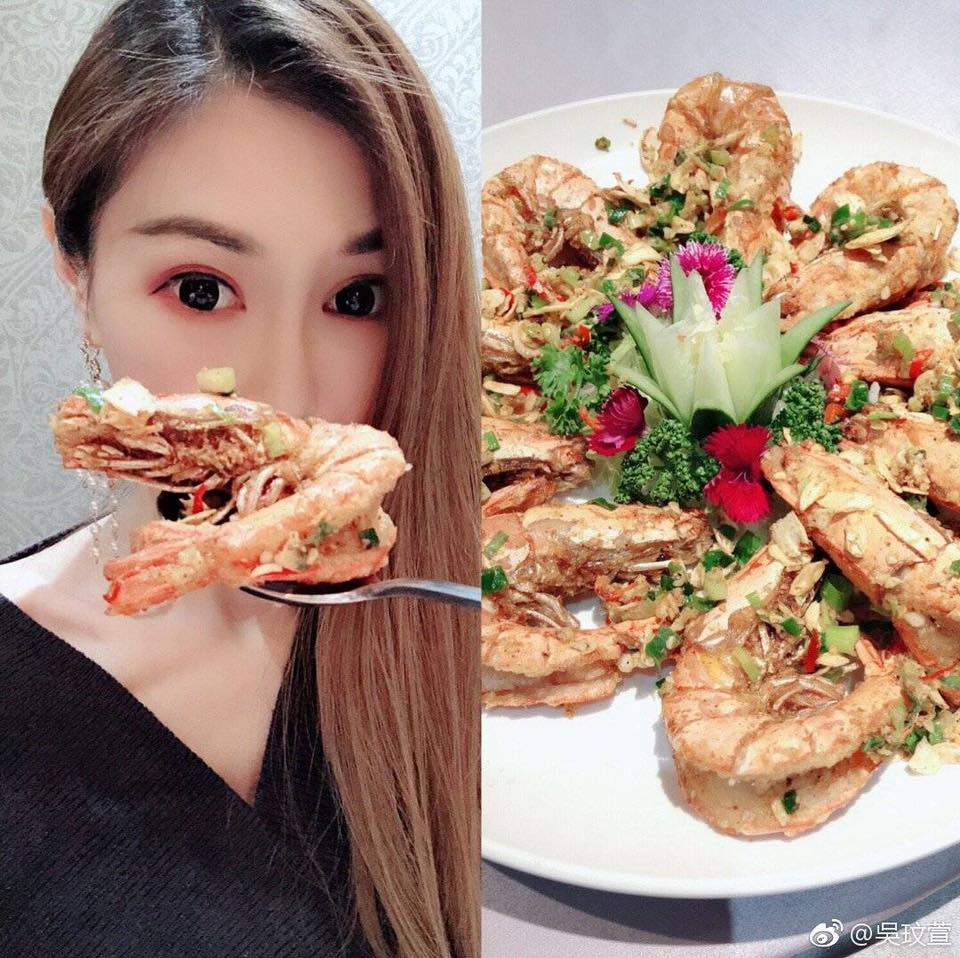 在兒子旁像女友！52歲台灣女星「堅持20年不吃米飯」　近況曝光「3招越活越年輕」揭關鍵❤