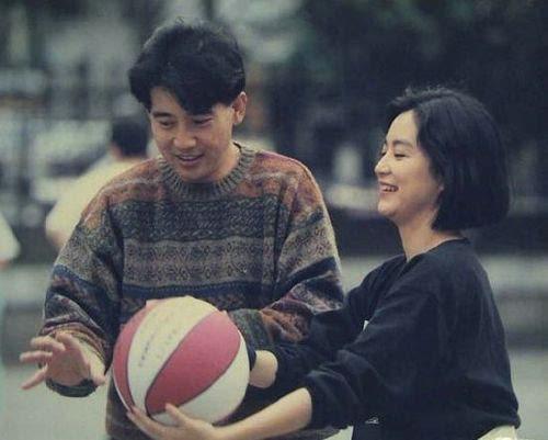 74歲秦漢近況曝光！氣質不變「留著花白鬍子」如翩翩貴公子　與林青霞分手後單身至今