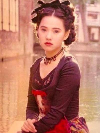 我不是公主！伊能靜自揭曾被母親「鎖鐵鏈」被姐夫打喂狗食　坦言曾活得「像只野狗」
