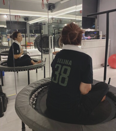 揮別招牌圓臉！39歲Selina下定決心訓練「瘦出尖下巴」　4招秘訣曝光「好好休息很重要」20天瘦4公斤