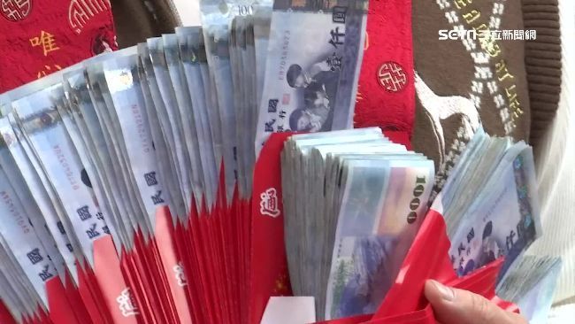 整整15年沒少過!人夫豪灑「400萬紅包給岳父母」笑喊家債 出手超闊氣「反遭網友碎念」:太少了吧