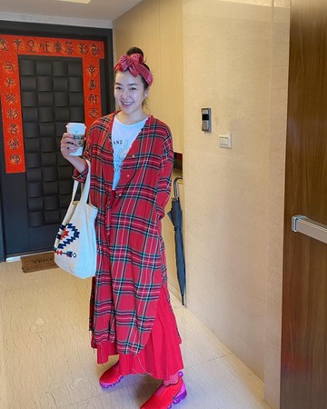 團圓菜必吃！女星曬客家媳婦「年菜黑黑一大塊」：猜猜是什麼　識貨網友驚喊「珍貴又難買」：只有過年能吃到